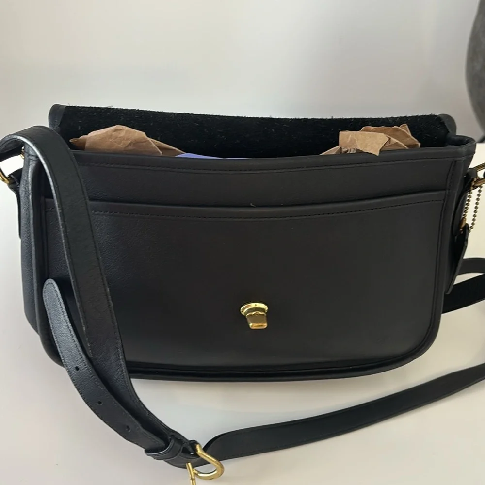 Coach | City Bag #9790 in Black stunning condition - Picture 7 of 14